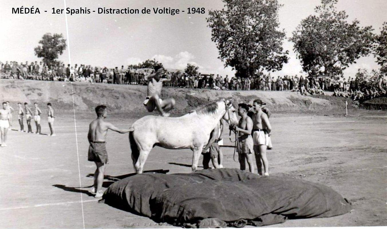 Medea - 1er Spahis - Distraction de Voltige - 1948.jpg